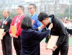 包含Ning赛事官方发布精彩发挥新规，加拿大队争议不断！的词条